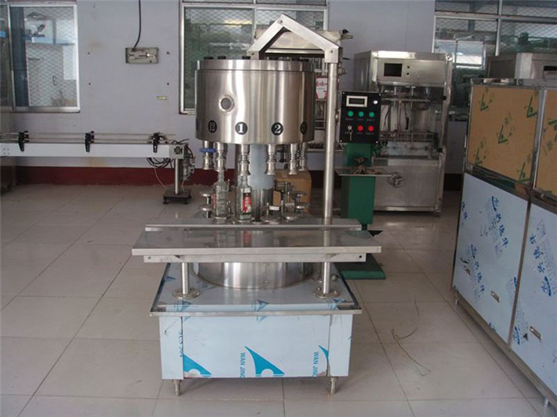 白酒全自動灌裝機(jī)